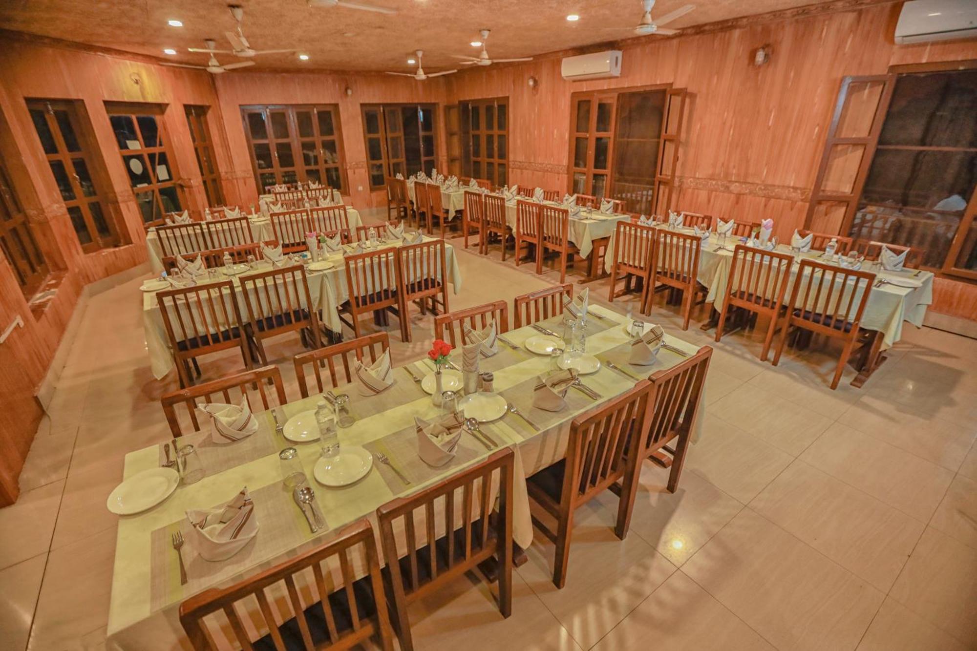 Hotel Wildlife Camp Sauraha Zewnętrze zdjęcie