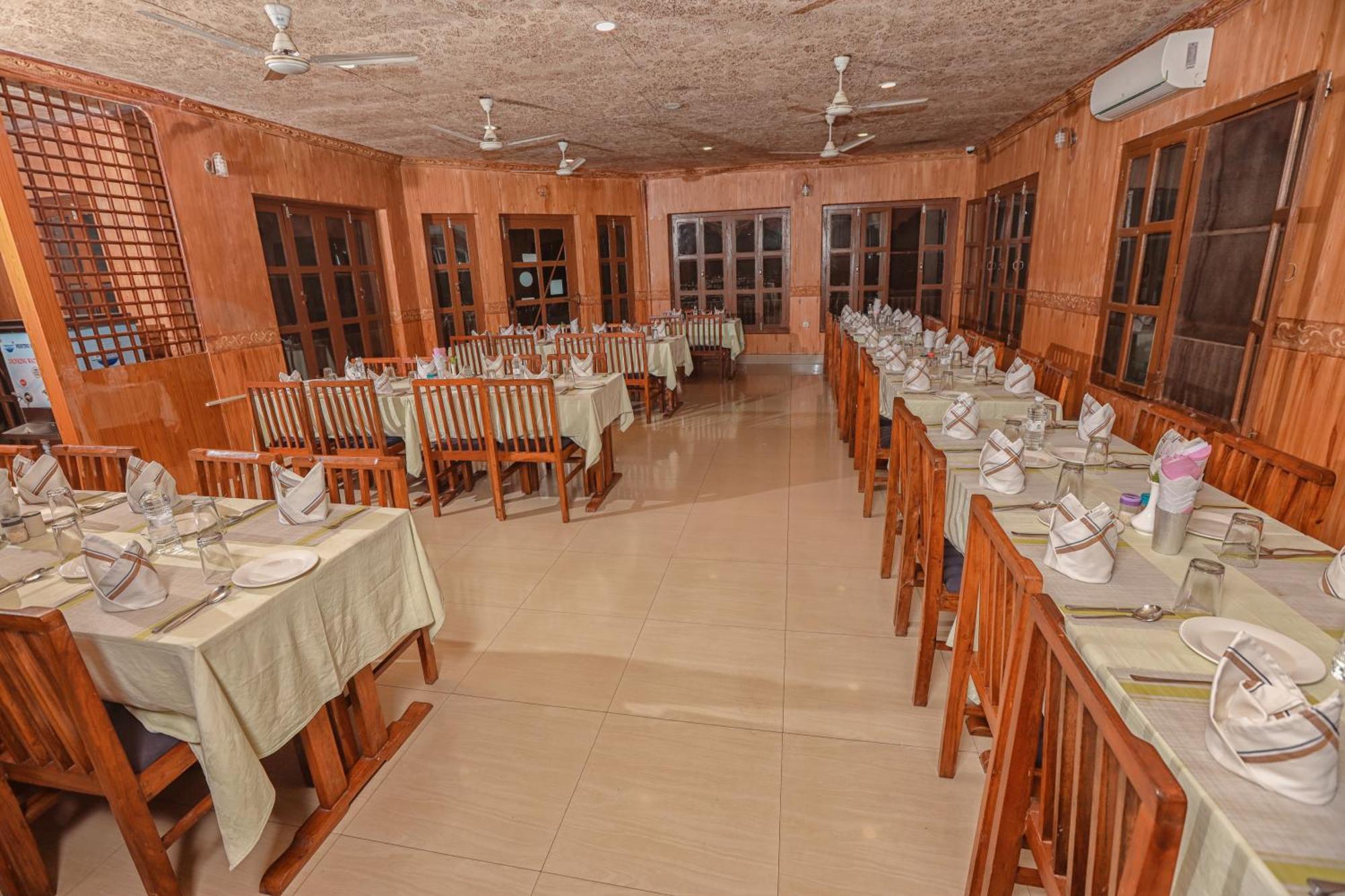 Hotel Wildlife Camp Sauraha Zewnętrze zdjęcie