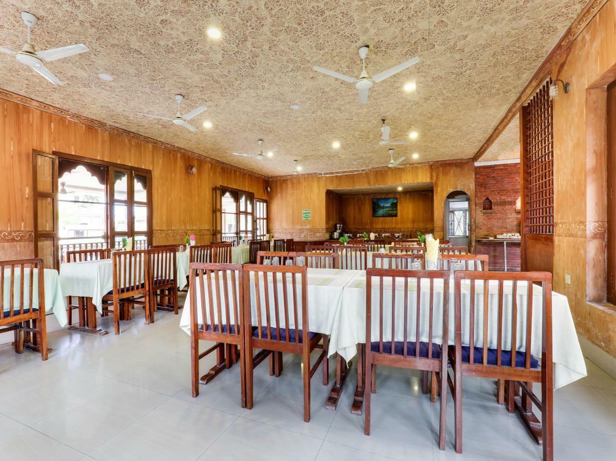 Hotel Wildlife Camp Sauraha Zewnętrze zdjęcie