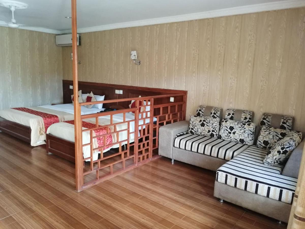 Hotel Wildlife Camp Sauraha Zewnętrze zdjęcie